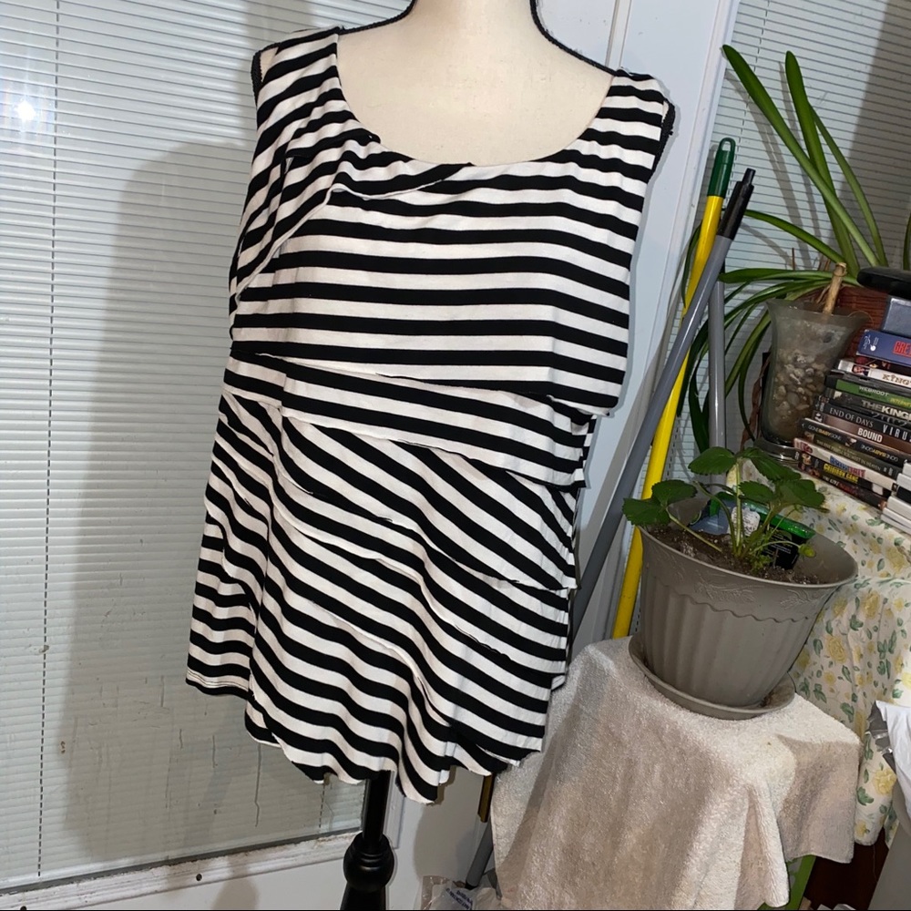 Torrid Size1, black and white striped top